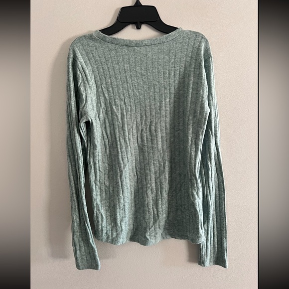 NEE BUNDLE OF 2 Zenana Ribbed Long sleeve Top Size: M - Picture 1 of 7